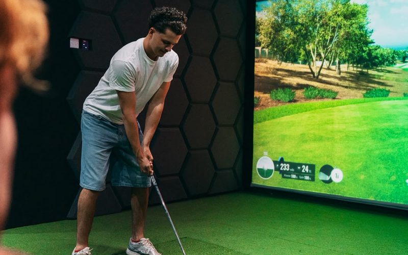 A world-famous course on the bay screen at The Golf Cabin